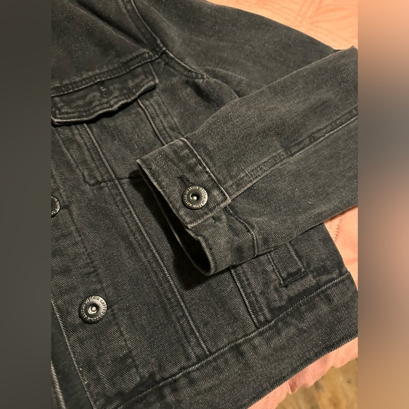 Cropped Black Denim Jacket - Picture 4 of 8